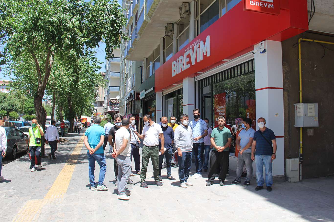 Finans şirketi mağdurları "Faizsiz Konut Edindirme Sistemi"ne düzenleme istiyor